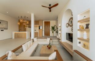 4-bedroom villa 306 m² in Batu Bolong Beach for $750,000