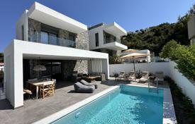 4-bedroom villa 185 m² in Pefkochori for 680,000 €
