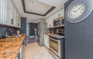 6-bedroom apartment in Etobicoke for C$968,000