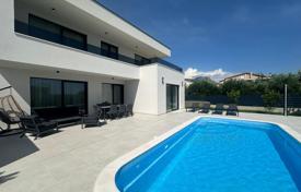 3-bedrooms villa 245 m² in Kaštel Stari, Croatia for 1,050,000 €