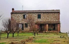 Three-storey stone villa in Asciano, Tuscany, Italy for 1,500,000 €
