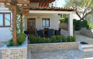 8-room house 292 m² in Sutivan for 670,000 €