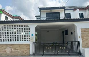 4-bedroom villa 320 m² in Pattaya for $283,000