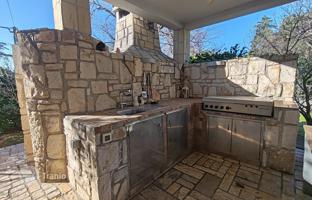 6-bedroom house 167 m² in Omišalj for 625,000 €