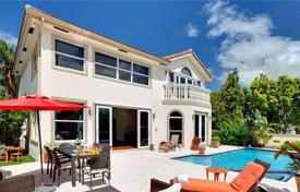 Luxury villa with a backyard, a swimming pool, a garden, a terrace and a garage, Fort Lauderdale, USA for $1,925,000