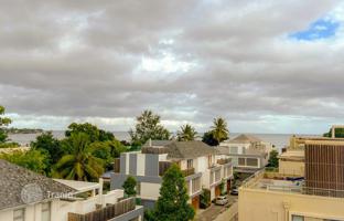 3-bedroom penthouse 242 m² in Rivière Noire District for $970,000