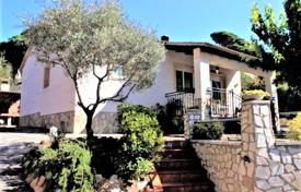 Cozy villa with a swimming pool and a garden ina quiet area, near the beach, Lloret de Mar, Spain for 246,000 €