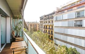 Apartment with a guaranteed income of 4% in Eixample, Barcelona, Spain for $863,000