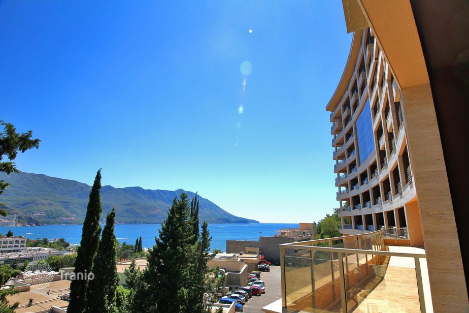 Apartment for sale in Budva (city), Montenegro — listing #1707409