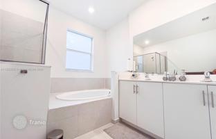 4-bedroom house 292 m² in Miami for $800,000