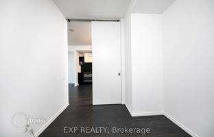 5-bedroom apartment in Peter Street for C$928,000