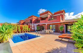 Three-storey villa with a pool and a garage in Costa Adeje, Tenerife, Spain for 1,245,000 €