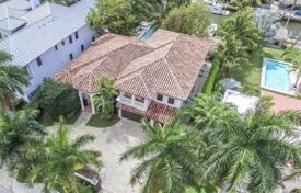 Spacious villa with a pool, a terrace and two garages, Miami, USA for 1,836,000 €