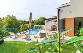 House Modern twin house with a pool in the quiet Svetvinčenat, ideal for vacation or rental! for 530,000 €