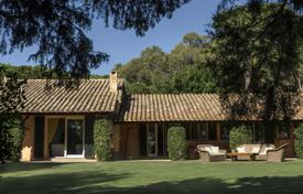 Spacious beachfront villa with a garden in a quiet area, Santa Margherita di Pula, Italy for 11,600 € per week