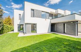 Modern, upscale family house for sale for 1,820,000 €