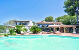 Renovated villa with a pool and a garden in Mougins, Côte d'Azur, France for 3,290,000 €