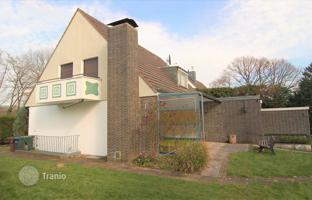 Three-storey house with a garden and a garage in Angermund, Düsseldorf, Germany for 638,000 €