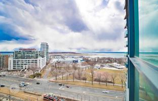 6-bedroom apartment in Fort York Boulevard for C$920,000