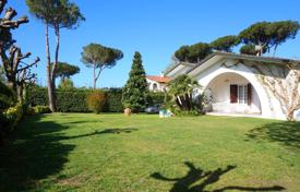 Classical villa with a swimming pool at 700 meters from the beach, Forte dei Marmi, Italy. Price on request