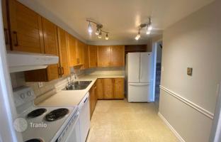 3-bedroom apartment in Etobicoke for C$765,000