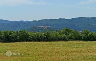 Land plot 1,374 m² in Buzet for 70,000 €