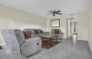 2-bedroom apartments in condo 108 m² in Pembroke Pines for $260,000