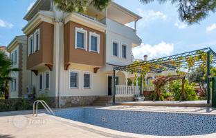 4-bedroom villa 325 m² in İncekum for 24,432,000 TRY