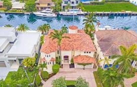 Luxury villa with a backyard, a swimming pool, a terrace and two garages, Fort Lauderdale, USA for $2,249,000