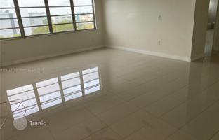 1-bedroom apartments in condo 84 m² in Bay Harbor Islands for $338,000