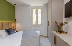 House A beautiful apartment house with three separate apartments in the center, Vrsar! for 560,000 €