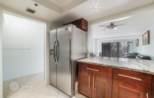 1-bedroom apartments in condo 80 m² in South Ocean Drive for $329,000
