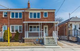 Terraced house – Woodbine Avenue, Toronto, Ontario,  Canada for C$1,049,000