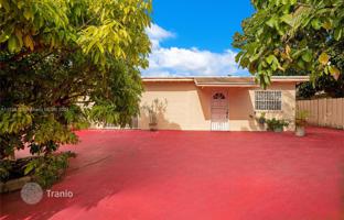 4-bedroom house 208 m² in Miami for $600,000