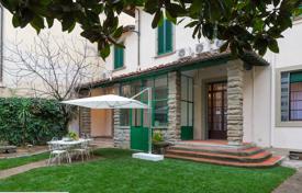 Exclusive 6 bedroom villa in the centre of Florence. Can easily accommodate 18 people.. Price on request