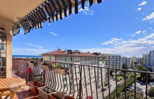 Spacious renovated apartment in Nice, Côte d'Azur, France for 315,000 €