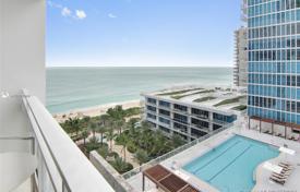 Furnished flat with ocean views in a residence on the first line of the beach, Miami Beach, Florida, USA for $980,000
