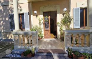 6-bedroom villa 390 m² in Porcari for 750,000 €