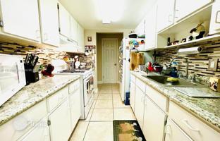 2-bedroom apartments in condo 104 m² in Hialeah for $275,000