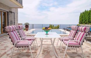 4-bedroom villa 300 m² in Reževići for 1,260,000 €
