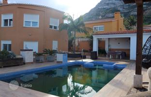 4-bedroom cottage 290 m² in Denia for 450,000 €