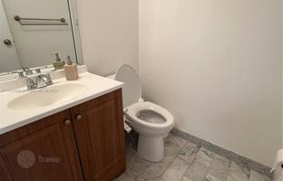 1-bedroom apartments in condo 93 m² in South Ocean Drive for $409,000