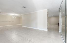 Townhome – Coral Springs, Florida, USA for $715,000