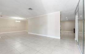4-bedrooms townhome 294 m² in Coral Springs, USA for $715,000
