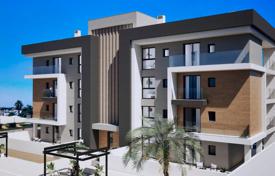 Apartment with 3 bedrooms and a spacious terrace, 1,4km from the beach in Los Alcazares for 325,000 €