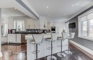 9-bedroom house in Etobicoke for C$1,841,000