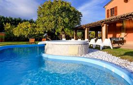 Cozy villa with a swimming pool, a jacuzzi and a large garden, Cattolica, Italy for 2,900 € per week