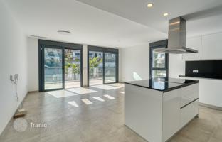 New three-bedroom apartment with a large terrace and solarium in Estepona, Andalusia, Spain for 860,000 €