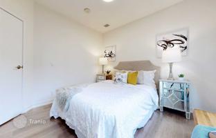 5-bedroom apartment in Lillian Street for C$1,206,000