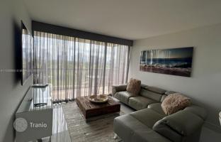 2-bedroom apartments in condo 107 m² in Aventura for $399,000